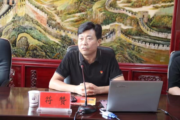 市政府國(guó)資委黨委委員、副主任符贊到隴運(yùn)集團(tuán)公司開展講授 黨紀(jì)學(xué)習(xí)教育專題 黨課暨“七一”慰問活動(dòng)